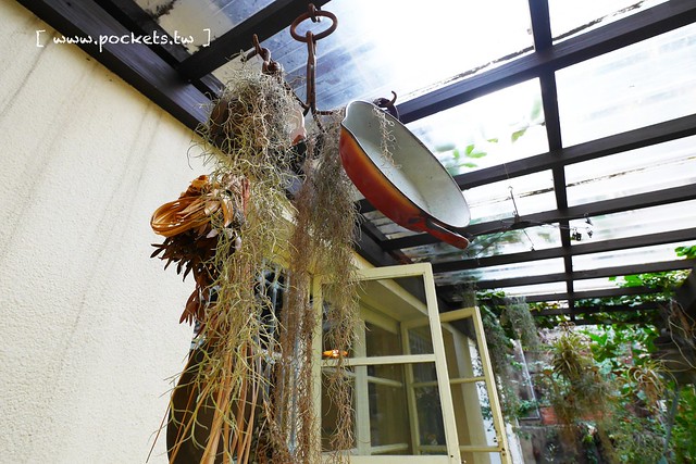 Yokoneco松鼠食堂．リスの食堂┃台中西區美食：只接受FB預約的隱密餐廳，結合花藝和美食，餐點走的是家常味 @飛天璇的口袋