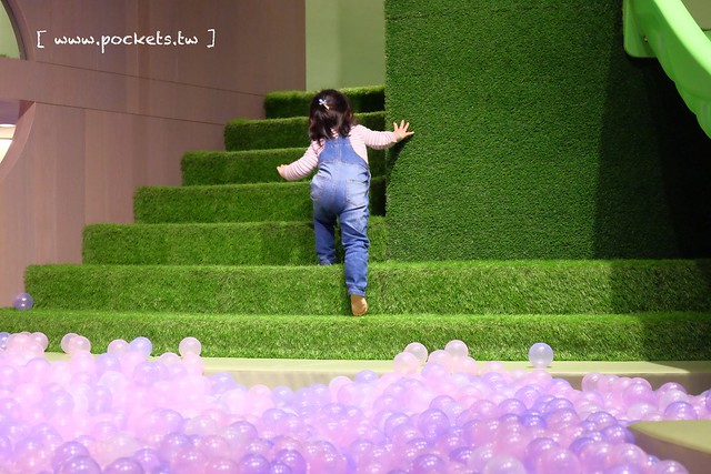 Hide&Seek嘻遊聚親子餐廳┃台中西屯美食：使用德國HABA頂級無毒遊具，沙坑、球池、溜滑梯&hellip;讓小孩子賴著不走的遊戲天堂，餐點的表現也不錯 @飛天璇的口袋