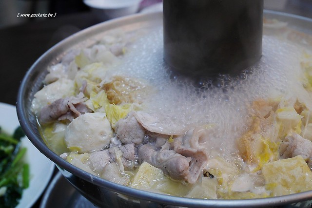 劉家酸菜白肉鍋：高雄超人氣連鎖火鍋店進駐台中，下午時段火鍋只要半價，鄰近南屯IKEA和向上花市 @飛天璇的口袋