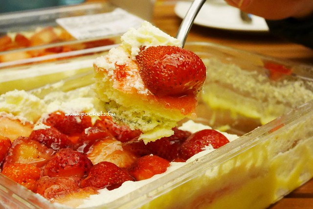 好市多草莓千層蛋糕┃冬季限定的Costco秒殺搶購爆紅甜點，Instagram上超夯的打卡照片 @飛天璇的口袋