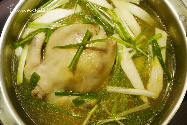 孔陵一隻雞｜不用坐飛機就可以吃到韓國必吃一隻雞，平日用餐贈送海苔雞蛋粥，捷運忠孝復興站步行5分鐘 @飛天璇的口袋