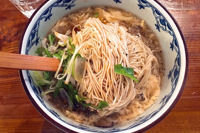 【日本東京】銀座梵天拉麵．Ginzabonten~醬油味噌湯頭為主的麵，銀座一丁目10出口旁，還有少見的酸辣麵是濃濃的台式風味 @飛天璇的口袋
