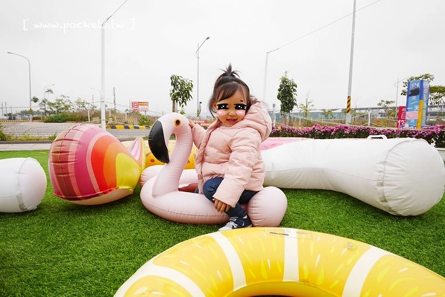 HAO YU 好悠咖啡｜田中超夯的IG打卡熱門景點，可愛又夢幻的彩虹貨櫃屋咖啡，喝下午茶遛小孩的好地方(已歇業) @飛天璇的口袋