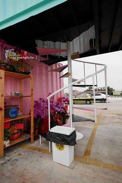 HAO YU 好悠咖啡｜田中超夯的IG打卡熱門景點，可愛又夢幻的彩虹貨櫃屋咖啡，喝下午茶遛小孩的好地方(已歇業) @飛天璇的口袋