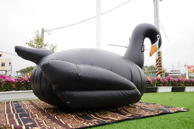 HAO YU 好悠咖啡｜田中超夯的IG打卡熱門景點，可愛又夢幻的彩虹貨櫃屋咖啡，喝下午茶遛小孩的好地方(已歇業) @飛天璇的口袋