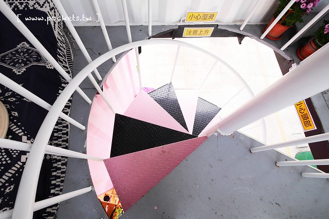 HAO YU 好悠咖啡｜田中超夯的IG打卡熱門景點，可愛又夢幻的彩虹貨櫃屋咖啡，喝下午茶遛小孩的好地方(已歇業) @飛天璇的口袋