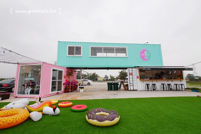 HAO YU 好悠咖啡｜田中超夯的IG打卡熱門景點，可愛又夢幻的彩虹貨櫃屋咖啡，喝下午茶遛小孩的好地方(已歇業) @飛天璇的口袋