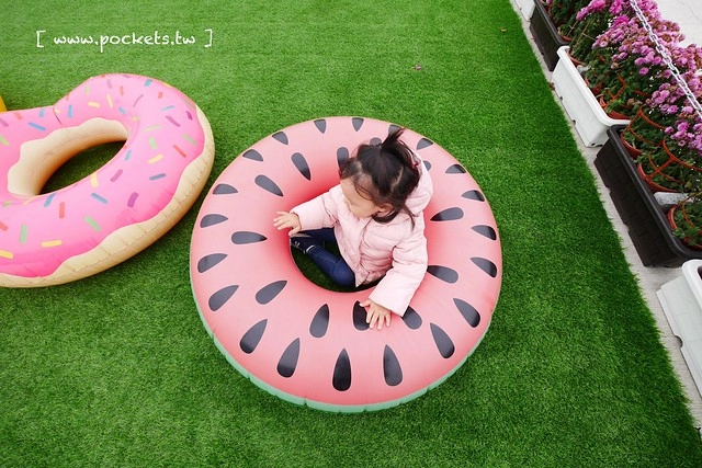 HAO YU 好悠咖啡｜田中超夯的IG打卡熱門景點，可愛又夢幻的彩虹貨櫃屋咖啡，喝下午茶遛小孩的好地方(已歇業) @飛天璇的口袋