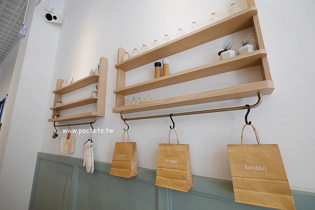 台中西屯｜Ivette cafe，座落於秋紅谷公園旁的貴婦級早午餐店，Tiffany藍的裝潢環境明亮 @飛天璇的口袋