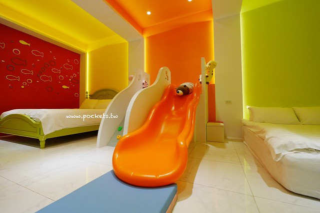 埃及白宮┃宜蘭親子民宿：溜滑梯主題套房，還有游泳池、電動車、下午茶和豐盛早餐，一入住就賴著不想走的小孩天堂 @飛天璇的口袋
