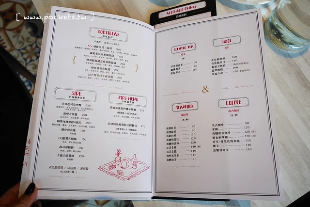 熊吧餐酒館．Bearbar Bistro┃台中西屯美食：台中超吸睛親子餐廳！！有沙坑、溜滑梯、遊戲室、閱讀室，屋外可愛的三隻粉紅色熊熊 @飛天璇的口袋