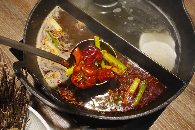 牧沐苑精緻麻辣火鍋┃台中西屯美食：麻辣火鍋中的精品店，美國Prime牛肉、澳洲M9和牛、各式生猛海鮮、專業吃法壽喜燒新上市！ @飛天璇的口袋