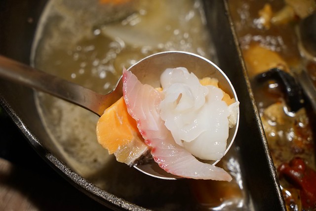 牧沐苑精緻麻辣火鍋┃台中西屯美食：麻辣火鍋中的精品店，美國Prime牛肉、澳洲M9和牛、各式生猛海鮮、專業吃法壽喜燒新上市！ @飛天璇的口袋