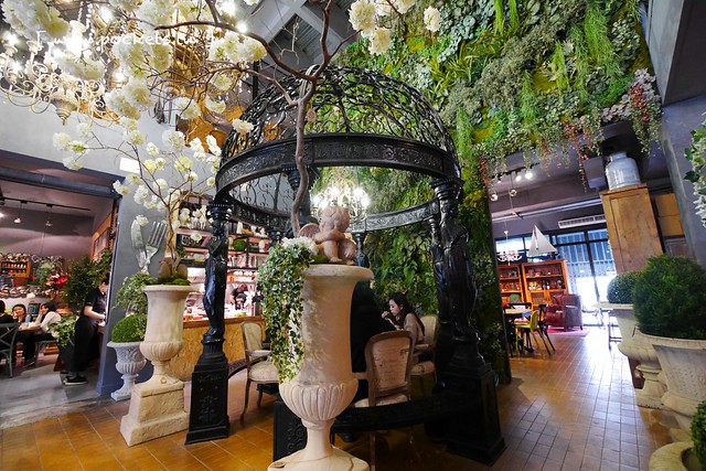Q Garden Cafe｜有如置身南歐花園的浪漫氛圍，集合早午餐、咖啡、披薩和進口傢俱花器，彰化超漂亮IG打卡新景點(已停業) @飛天璇的口袋