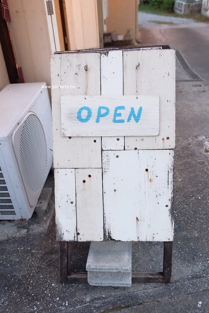 日本沖繩｜ごはん屋de SU-SU-SOON｜內行人才知道的隱藏版美食，沖繩傳統家庭料理，此次沖繩自由行最難忘的一間餐廳，美國村附近美食推薦 @飛天璇的口袋