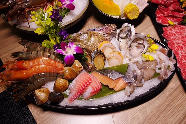 【台中南屯】灰鴿：台中CP值超高的火鍋餐廳，幾歲生日送幾隻蝦 @飛天璇的口袋