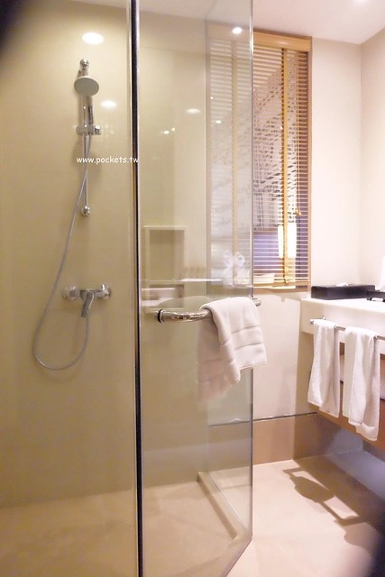 泰國曼谷｜曼谷雅高美居大酒店 Grand Mercure Bangkok Fortune｜MRT捷運站步行3分鐘，Tesco步行5分鐘、對面是Central Plaza百貨 @飛天璇的口袋