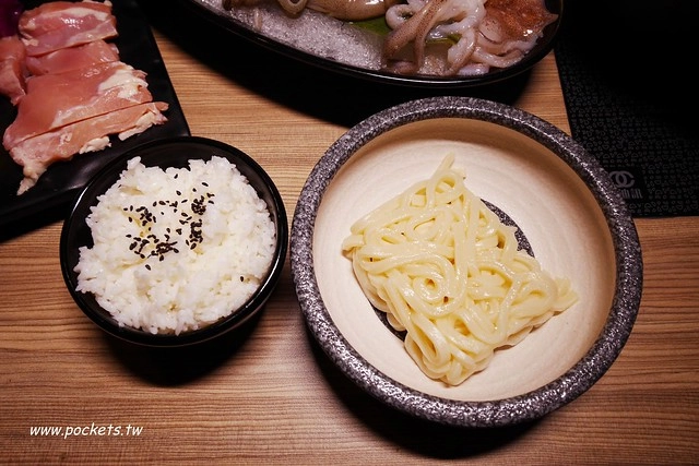 【台中南屯】灰鴿：台中CP值超高的火鍋餐廳，幾歲生日送幾隻蝦 @飛天璇的口袋