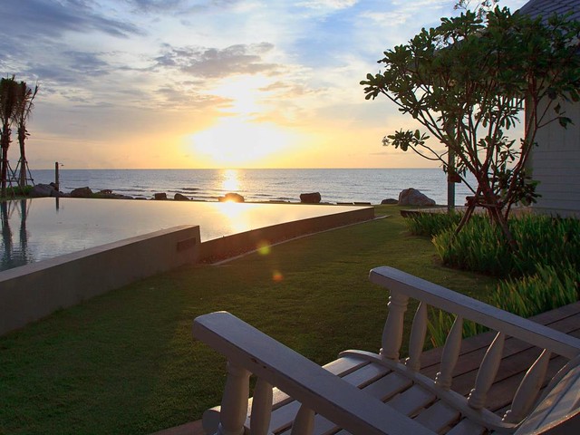 泰國華欣｜Devasom Hua Hin Resort 華欣德瓦索姆度假村，獨棟小木屋復古風套房，享受海邊一色的美景 @飛天璇的口袋