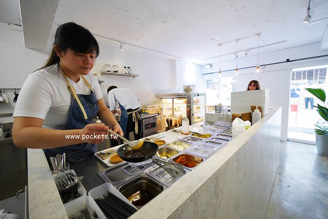 BOWL Fast Slow Food：北歐風格新建築，IG打卡熱門景點，少油少鹽健康食材，草悟道巷弄美食推薦 @飛天璇的口袋