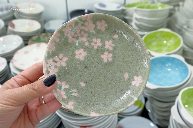 僑俐瓷器┃彰化餐具批發：$39元起！日本有田燒、瓷窯、輕量瓷、砂鍋、骨瓷杯、木餐盤、鍋碗瓢盆、下午茶具、禮盒、日本櫻花杯都有&hellip;讓人失心瘋的好地方！ @飛天璇的口袋