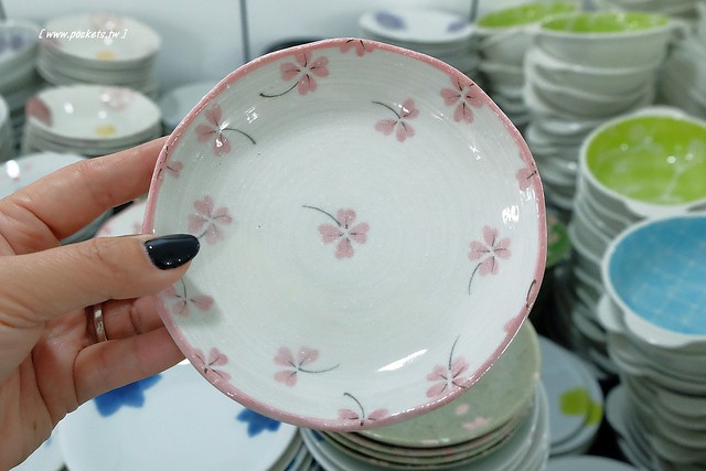 僑俐瓷器┃彰化餐具批發：$39元起！日本有田燒、瓷窯、輕量瓷、砂鍋、骨瓷杯、木餐盤、鍋碗瓢盆、下午茶具、禮盒、日本櫻花杯都有&hellip;讓人失心瘋的好地方！ @飛天璇的口袋