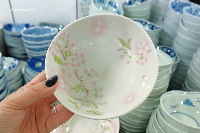 僑俐瓷器┃彰化餐具批發：$39元起！日本有田燒、瓷窯、輕量瓷、砂鍋、骨瓷杯、木餐盤、鍋碗瓢盆、下午茶具、禮盒、日本櫻花杯都有&hellip;讓人失心瘋的好地方！ @飛天璇的口袋