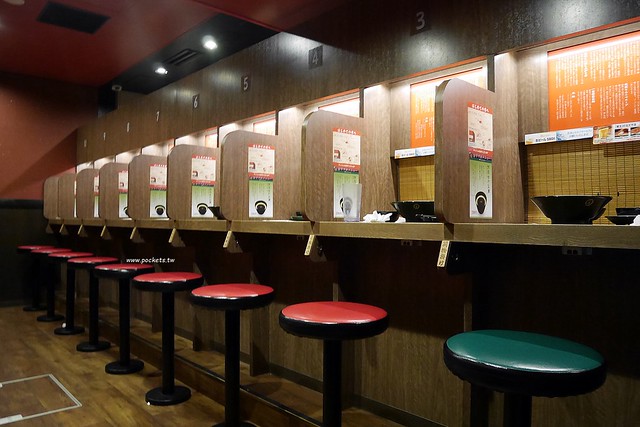 【日本東京】一蘭拉麵淺草店~一蘭屋台拉麵2015年開幕，東京銀座線在浅草駅8號出口旁，東橫inn淺草雷門步行10分鐘 @飛天璇的口袋