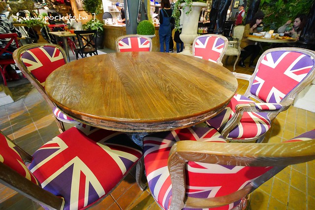 Q Garden Cafe｜有如置身南歐花園的浪漫氛圍，集合早午餐、咖啡、披薩和進口傢俱花器，彰化超漂亮IG打卡新景點(已停業) @飛天璇的口袋