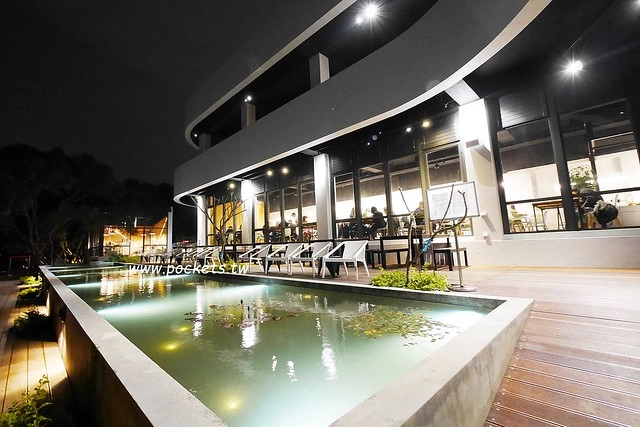 台中龍井｜綠朵休閒農場｜台中龍井純白色鋼琴外觀建築，可以同時觀賞日落和夜景，台中打卡景觀餐廳 @飛天璇的口袋