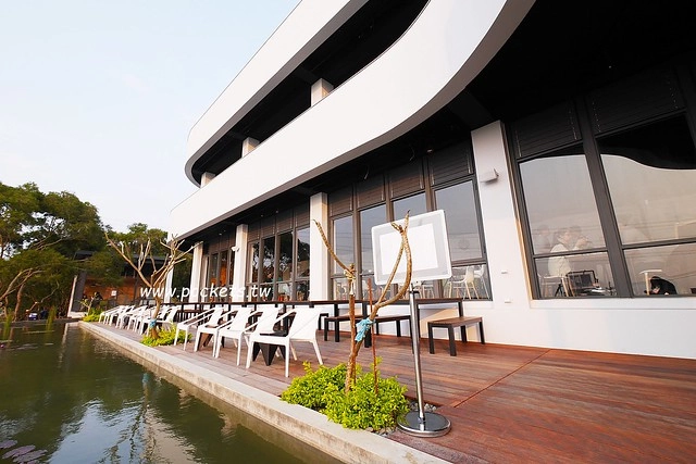 台中龍井｜綠朵休閒農場｜台中龍井純白色鋼琴外觀建築，可以同時觀賞日落和夜景，台中打卡景觀餐廳 @飛天璇的口袋