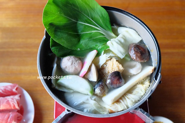 台中龍井｜綠朵休閒農場｜台中龍井純白色鋼琴外觀建築，可以同時觀賞日落和夜景，台中打卡景觀餐廳 @飛天璇的口袋