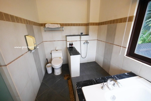 集集棕梠泉民宿┃南投民宿推薦：夏日南洋風情的優質民宿，擁有獨立大浴缸、免費wifi、腳踏車出借 @飛天璇的口袋