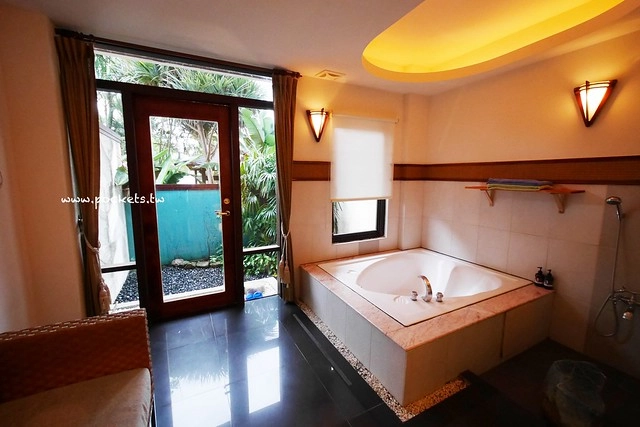 集集棕梠泉民宿┃南投民宿推薦：夏日南洋風情的優質民宿，擁有獨立大浴缸、免費wifi、腳踏車出借 @飛天璇的口袋