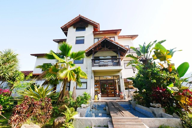 集集棕梠泉民宿┃南投民宿推薦：夏日南洋風情的優質民宿，擁有獨立大浴缸、免費wifi、腳踏車出借 @飛天璇的口袋