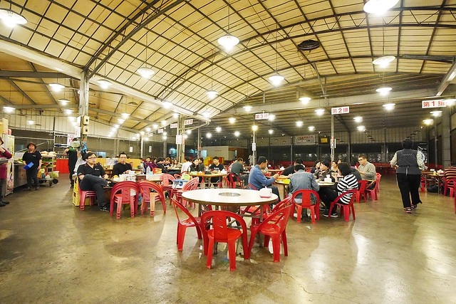 台中豐原｜三豐食補碳燒薑母鴨．豐原超人氣薑母鴨店，湯頭鮮甜價格實在 @飛天璇的口袋