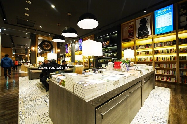 台中秀泰廣場站前店｜東區最潮藝術娛樂打卡新地標，結合美食、電影、購物、展覽和petite &eacute;tude小書房 @飛天璇的口袋