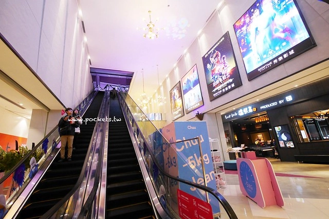 台中秀泰廣場站前店｜東區最潮藝術娛樂打卡新地標，結合美食、電影、購物、展覽和petite &eacute;tude小書房 @飛天璇的口袋