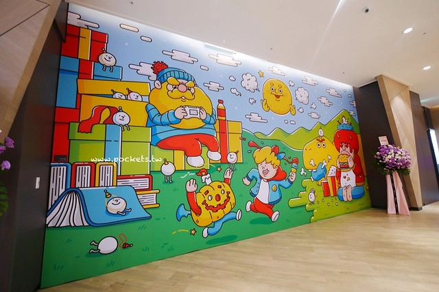 台中秀泰廣場站前店｜東區最潮藝術娛樂打卡新地標，結合美食、電影、購物、展覽和petite &eacute;tude小書房 @飛天璇的口袋