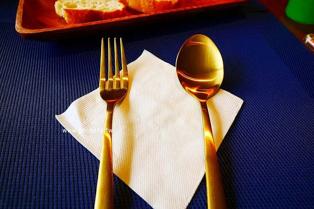 鹽與胡椒┃台中南屯美食：新店4月正式開幕，新址距離舊址5分鐘車程，以私人招待所為概念，餐點仍是道道美味有深度 @飛天璇的口袋