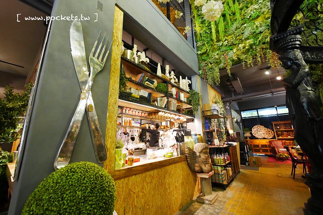 Q Garden Cafe｜有如置身南歐花園的浪漫氛圍，集合早午餐、咖啡、披薩和進口傢俱花器，彰化超漂亮IG打卡新景點(已停業) @飛天璇的口袋