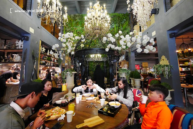 Q Garden Cafe｜有如置身南歐花園的浪漫氛圍，集合早午餐、咖啡、披薩和進口傢俱花器，彰化超漂亮IG打卡新景點(已停業) @飛天璇的口袋