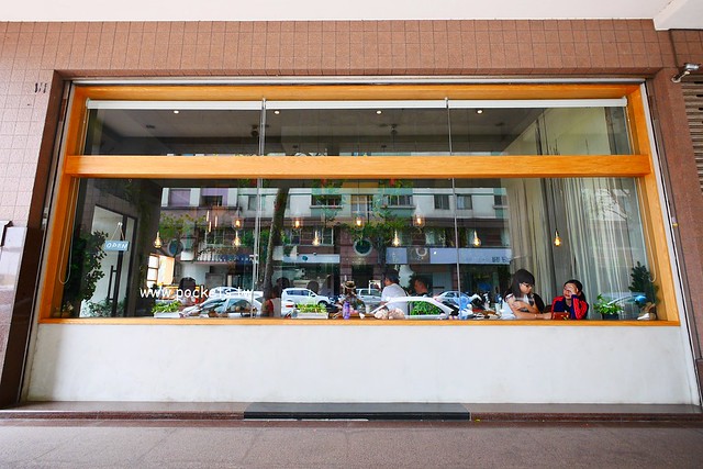 下町咖啡屋┃台中南屯美食：以貓頭鷹為主題的日式咖啡館，轉角遇見都市中的綠色森林，餐點以輕食甜點下午茶為主 @飛天璇的口袋