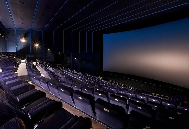 台中秀泰廣場站前店｜東區最潮藝術娛樂打卡新地標，結合美食、電影、購物、展覽和petite &eacute;tude小書房 @飛天璇的口袋