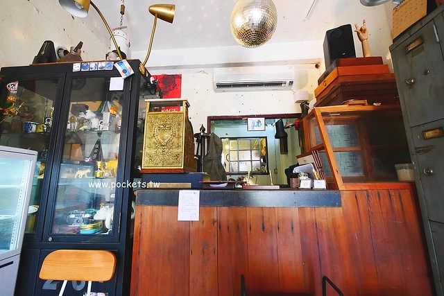 做作米食寓┃台中西區美食：有滿滿收藏品的藝文空間，賣著充滿溫度的米食料理，鄰近向上市場和家湯溫度 @飛天璇的口袋