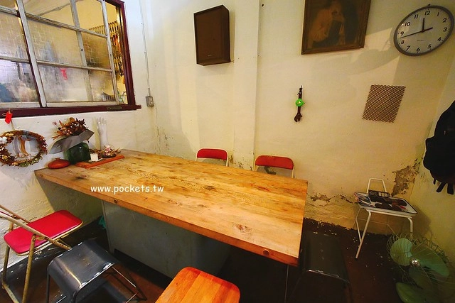 做作米食寓┃台中西區美食：有滿滿收藏品的藝文空間，賣著充滿溫度的米食料理，鄰近向上市場和家湯溫度 @飛天璇的口袋