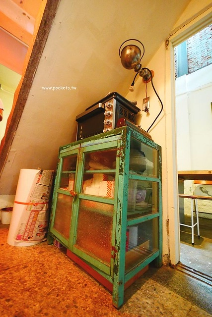 做作米食寓┃台中西區美食：有滿滿收藏品的藝文空間，賣著充滿溫度的米食料理，鄰近向上市場和家湯溫度 @飛天璇的口袋