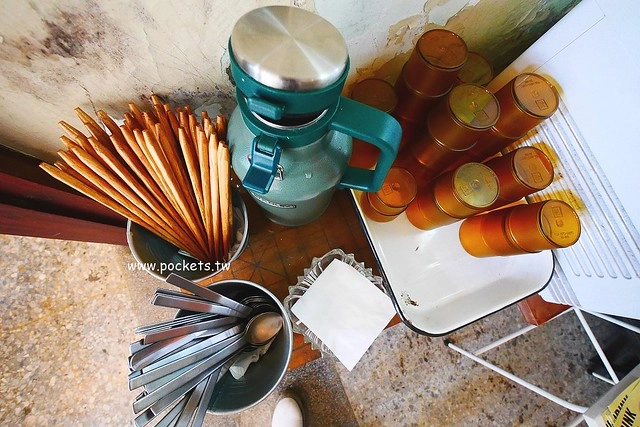 做作米食寓┃台中西區美食：有滿滿收藏品的藝文空間，賣著充滿溫度的米食料理，鄰近向上市場和家湯溫度 @飛天璇的口袋