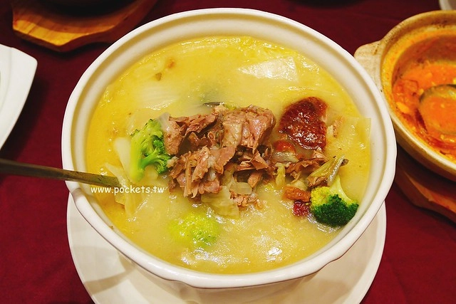 宜蘭礁溪｜蘭城晶英紅樓烤鴨，榮獲台灣十大烤鴨第一名，櫻桃霸王鴨一鴨五吃皮酥肉嫩 @飛天璇的口袋