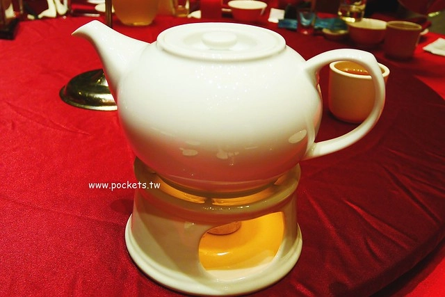 宜蘭礁溪｜蘭城晶英紅樓烤鴨，榮獲台灣十大烤鴨第一名，櫻桃霸王鴨一鴨五吃皮酥肉嫩 @飛天璇的口袋